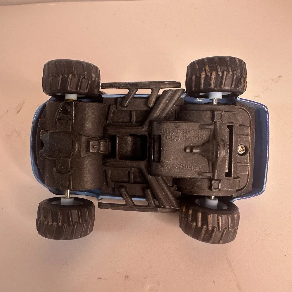 Disney Pixar Cars Cal Weathers XRS Mud Racing Pull Back Vehicle 1:43‎